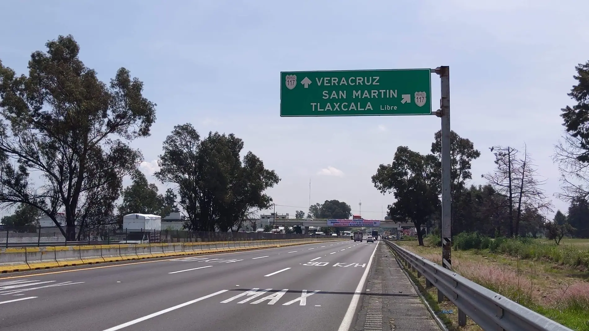 El robo al transporte de carga, tanto en carreteras como dentro de San Martín Texmelucan, está afectando el suministro de mercancía